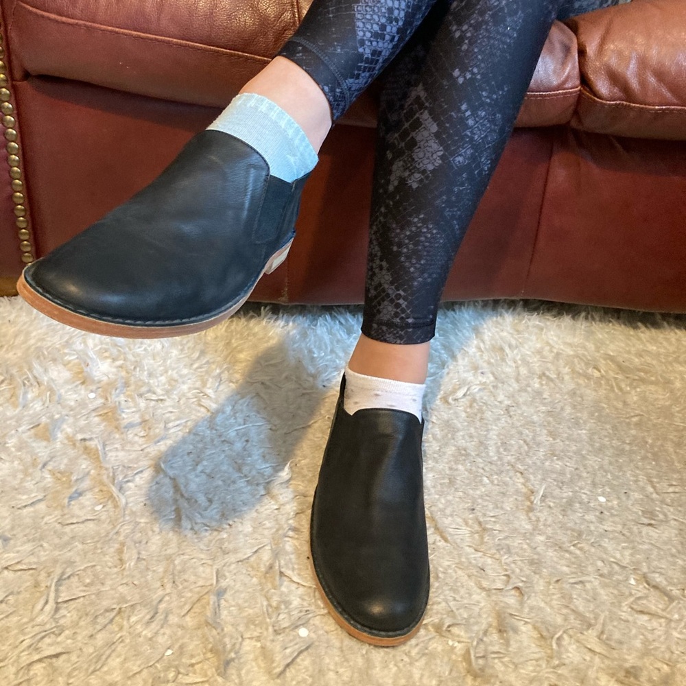 VINCE leather women’s shoes.